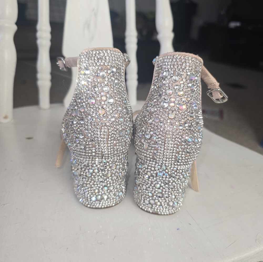 BETSY JOHNSON HEELS 7m - Picture 2 of 3